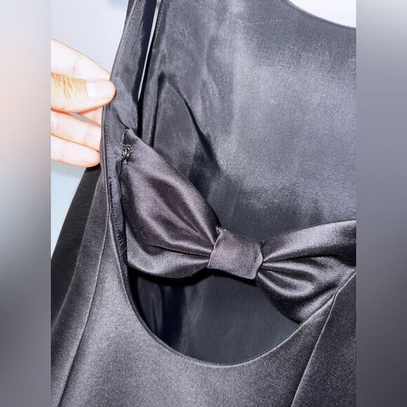 Tibi Black Satin Bow Back Wool & Silk Mini Dress with Petal Hem & Bow Size 6 NWT - Picture 5 of 9
